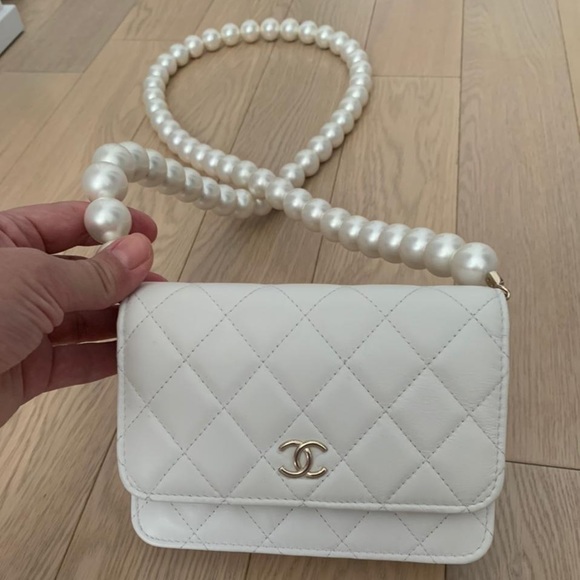 SOLD❌Chanel white mini wallet on the chain - Picture 3 of 7